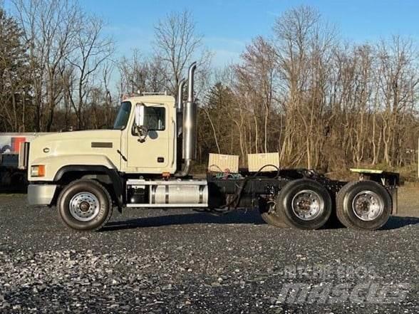 Mack CL733 Dragbilar