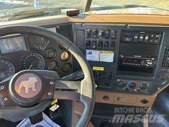 Mack GRANITE GU713 Tippbilar