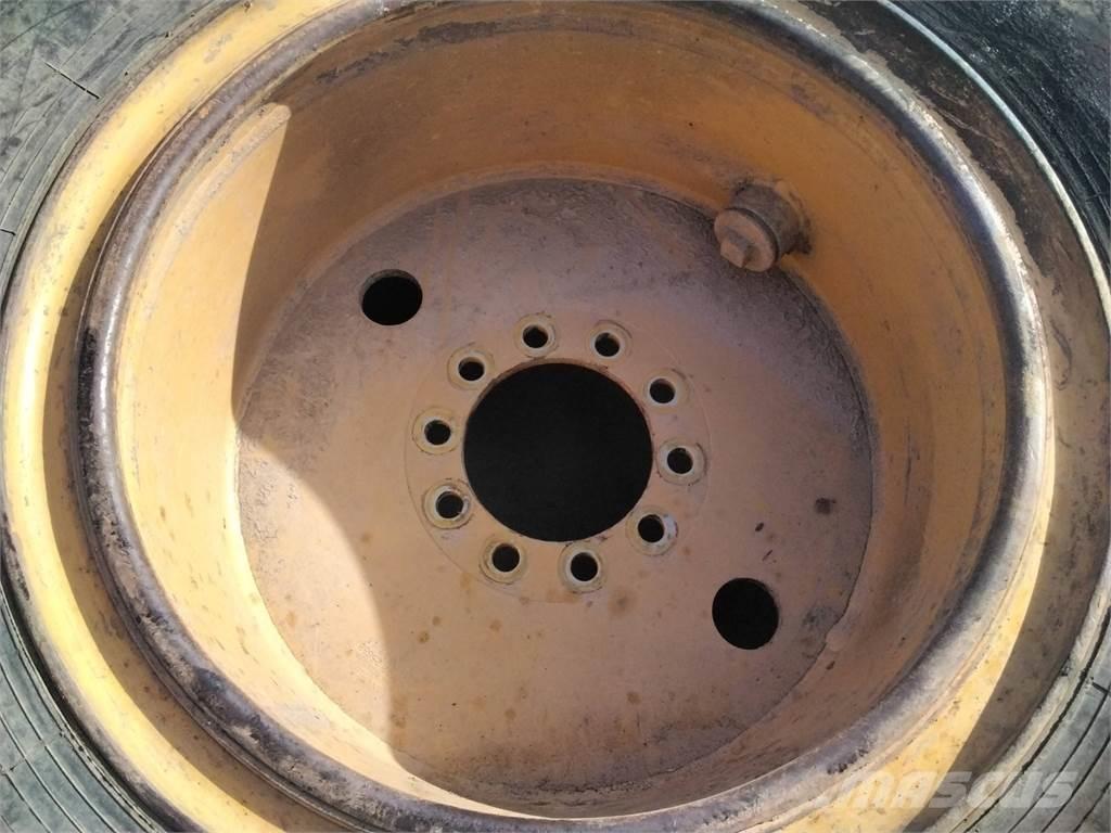 Rottne 2004 14-25 Däck, hjul och fälgar