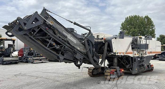 Wirtgen W 220 Asfaltskallfräsmaskiner
