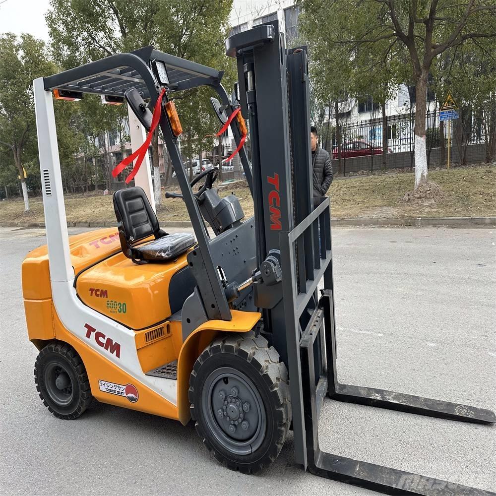 TCM FD30ZT Dieselmotviktstruckar