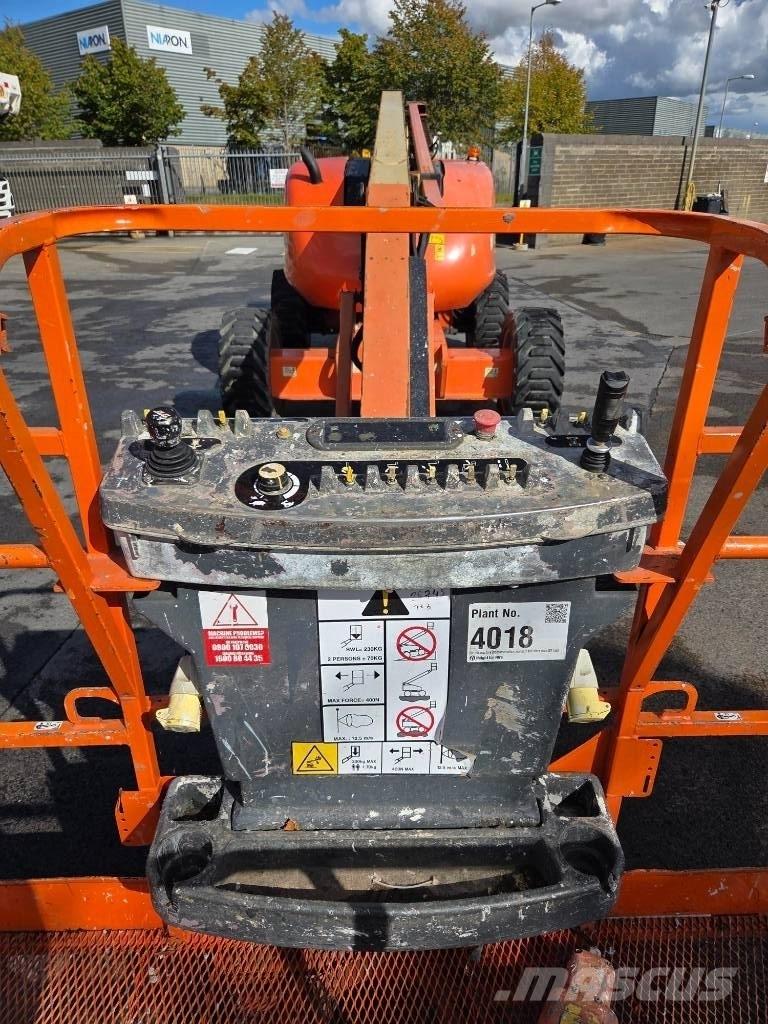 JLG 600 AJ Bomliftar