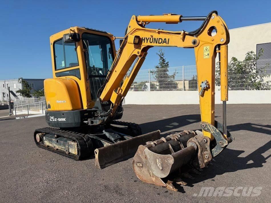 Hyundai R25Z-9 AK Minigrävare < 7t