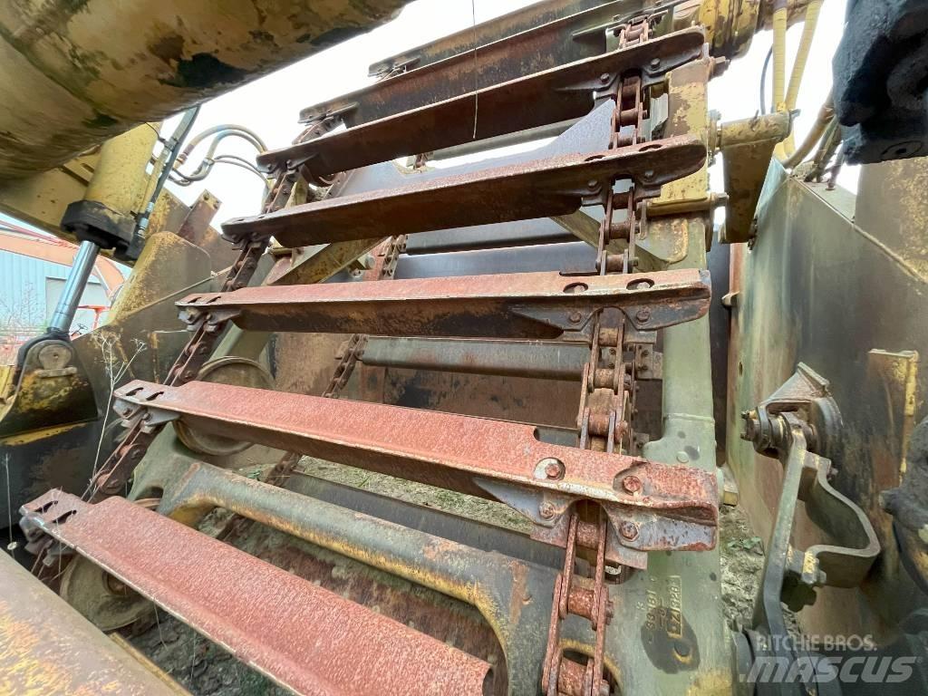CAT 615 C Schaktvagnar