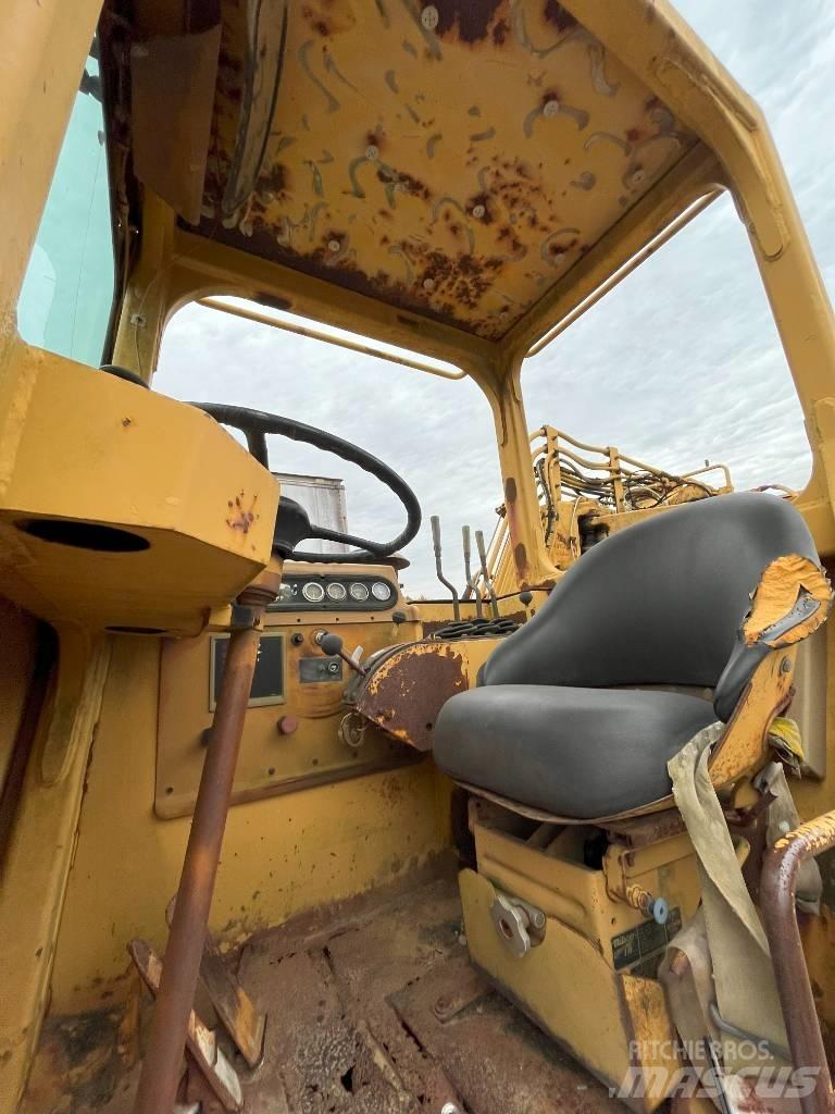 CAT 615 C Schaktvagnar