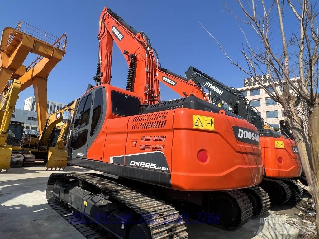 Doosan DX225 Bandgrävare