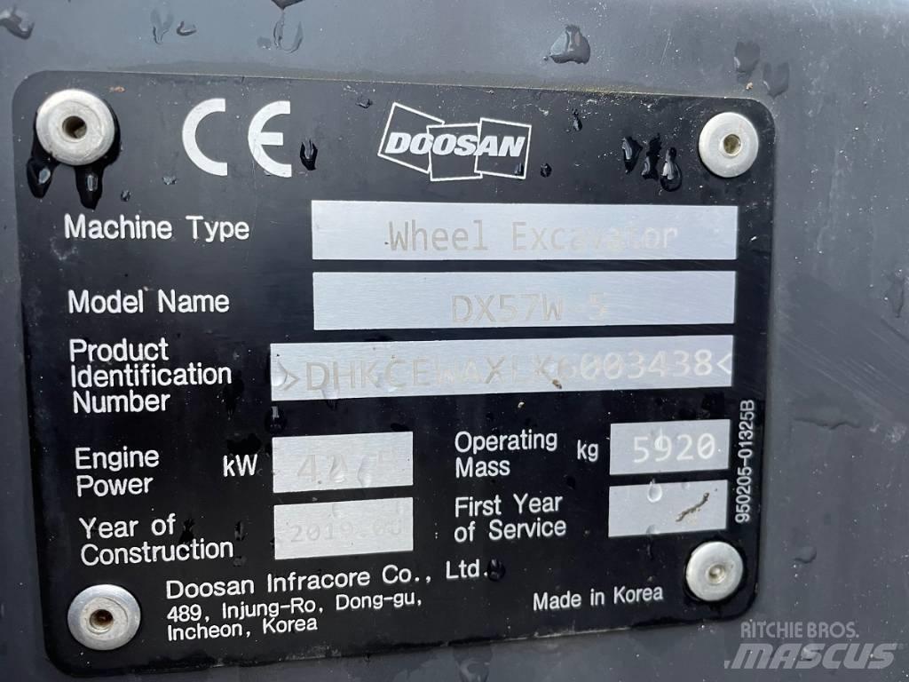 Doosan DX 57 W-5 Hjulgrävare