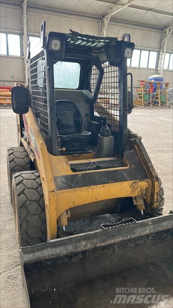 CAT 216 B Kompaktlastare