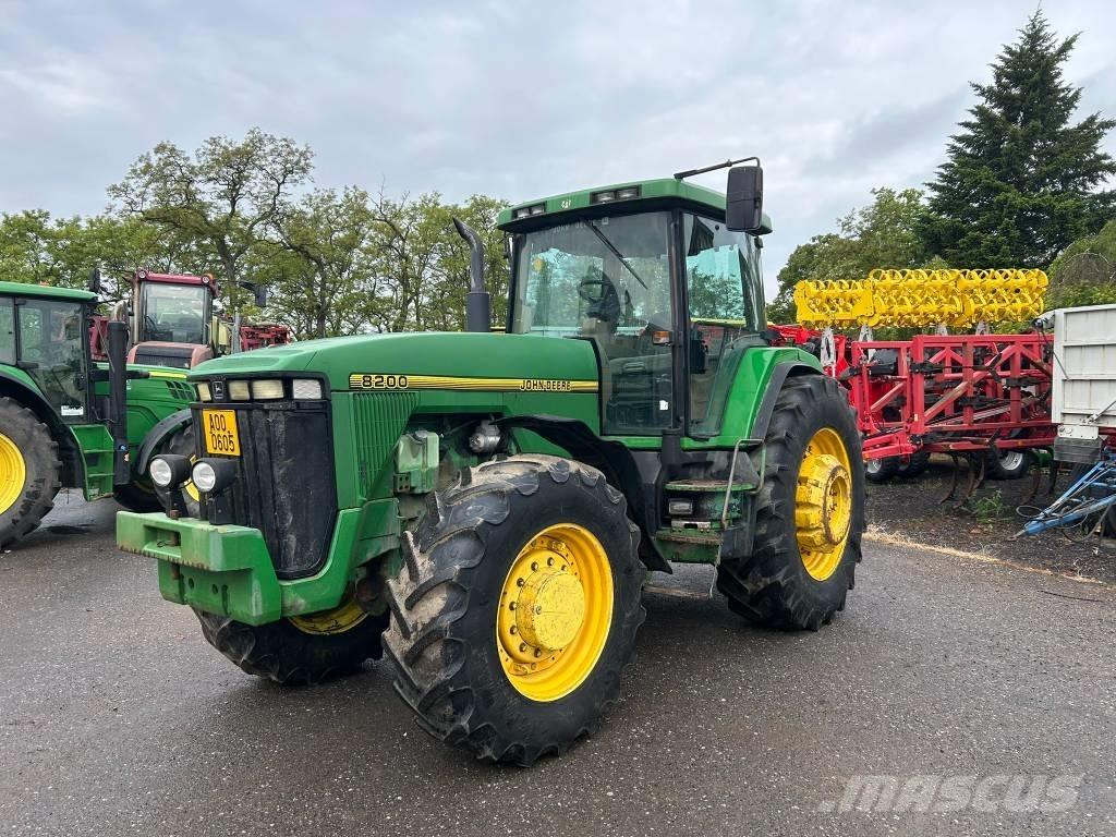 John Deere 8200 Traktorer