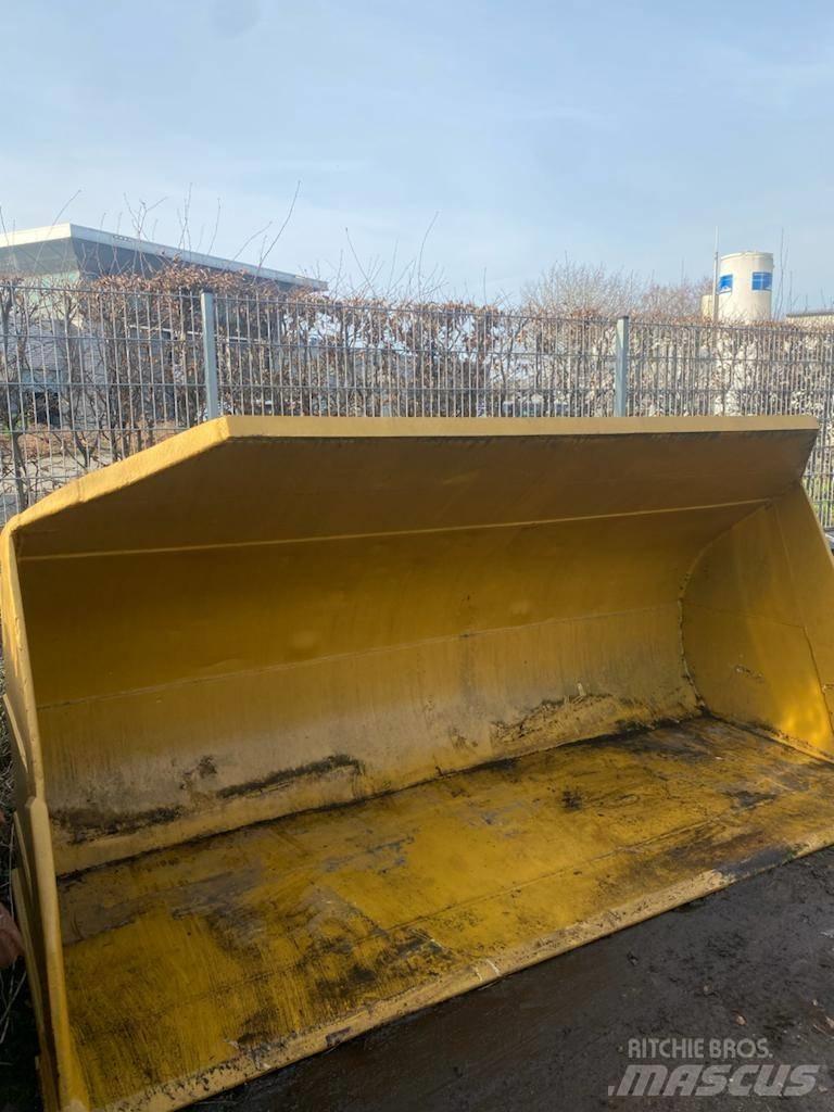CAT 972 Skopor