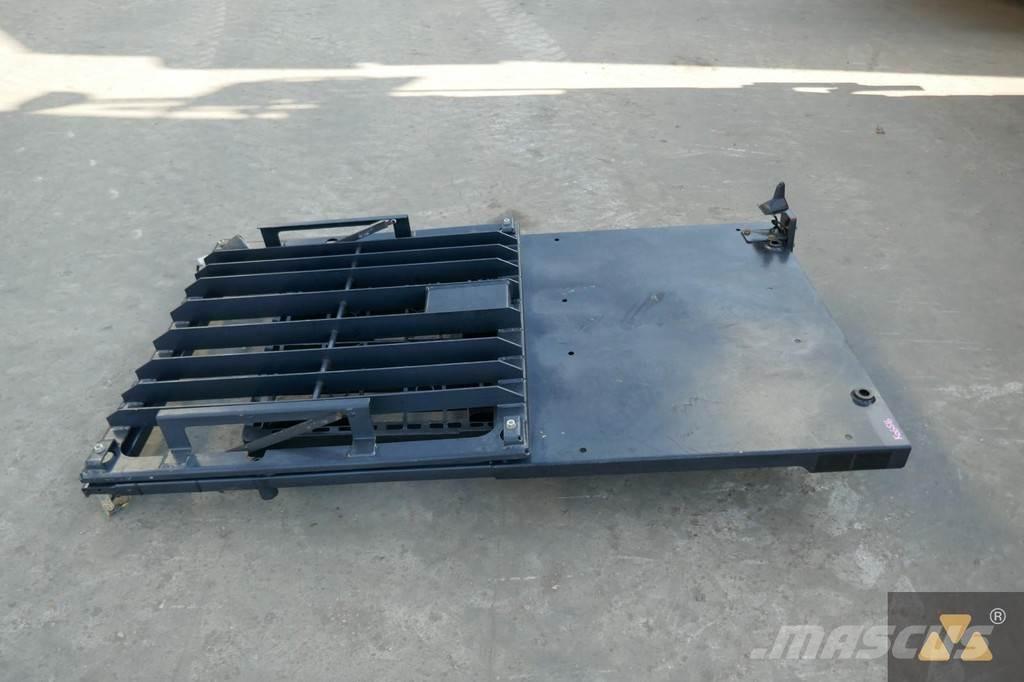 CAT 357-4102 Hytter och interiör