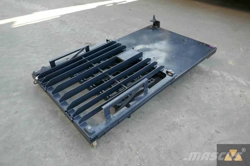 CAT 357-4102 Hytter och interiör