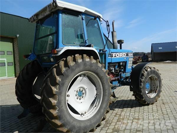Ford 8210 Traktorer