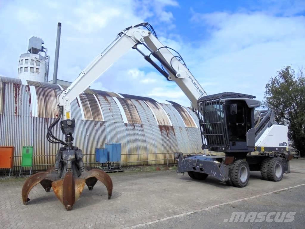 Fuchs MHL 320 Avfalls / industri hantering
