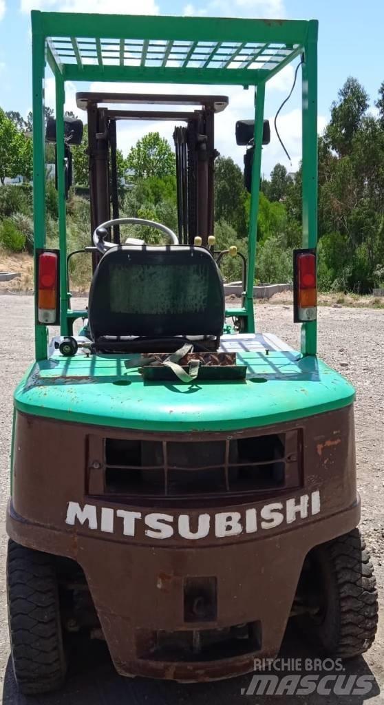 Mitsubishi FG25 Gasolmotviktstruckar