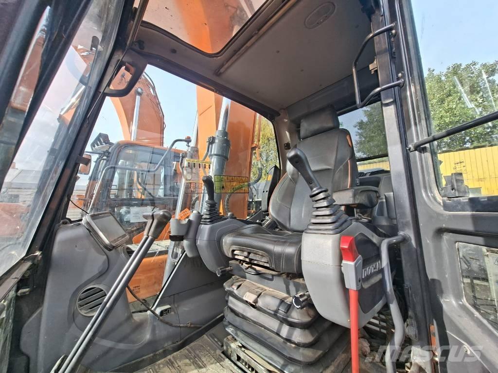 Doosan DX 140 LC Bandgrävare
