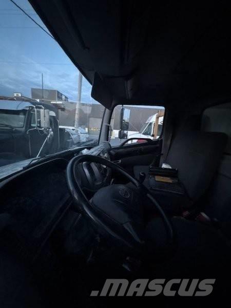 Hino 358 Lätta skåpbilar