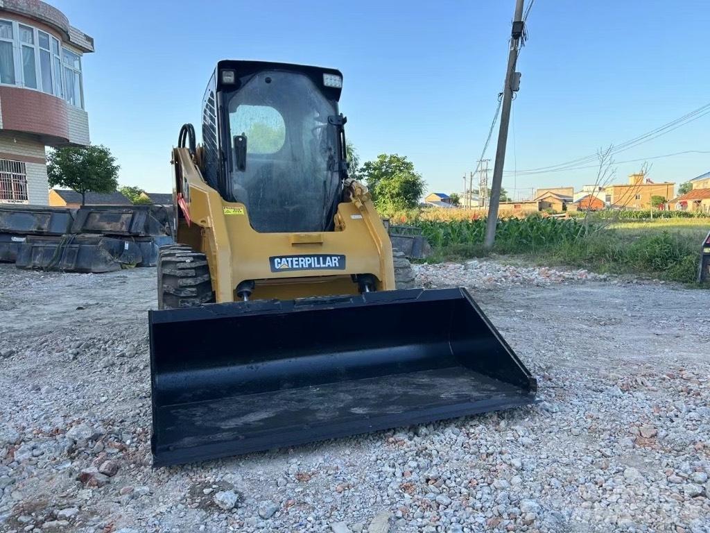 CAT 246 C Kompaktlastare