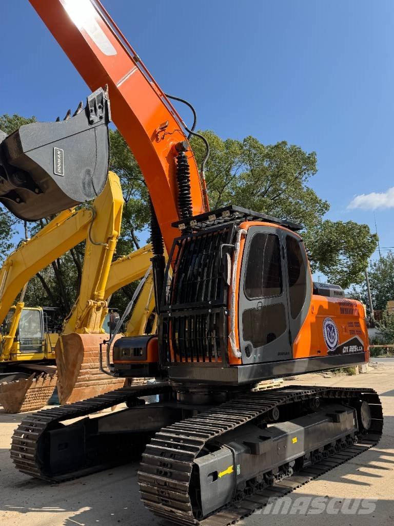 Doosan DX 225 Bandgrävare