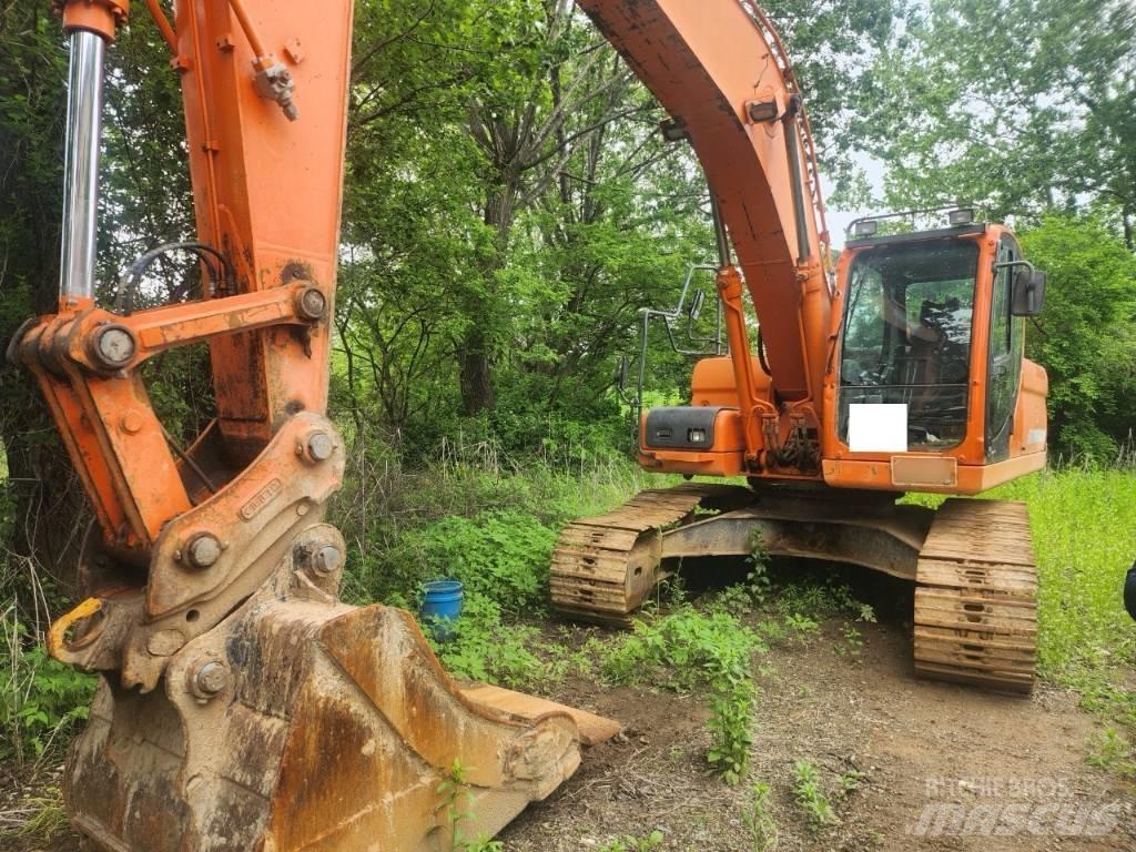 Doosan DX 220 LCA Bandgrävare
