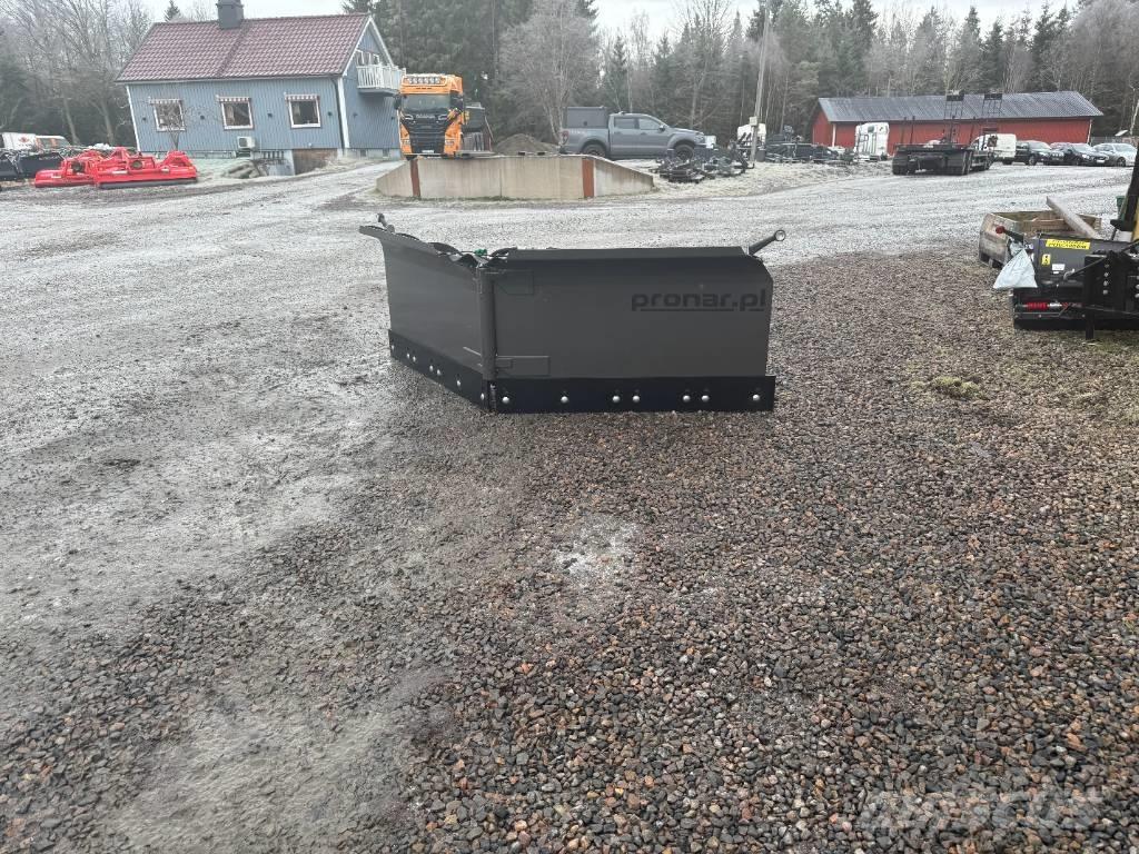 Pronar PUV 3300 Snöblad och plogar