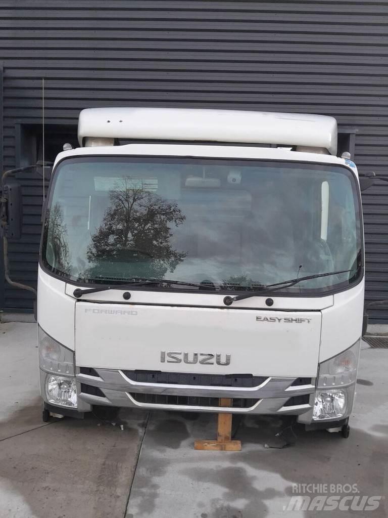 Isuzu N75 Hytter och interiör