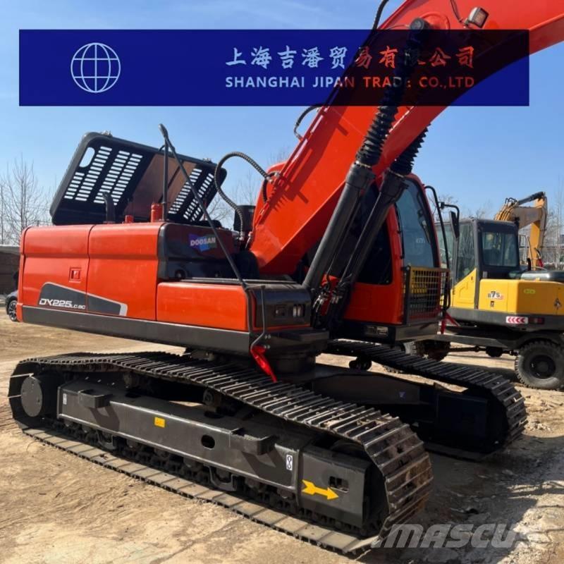 Doosan DX 225 Bandgrävare