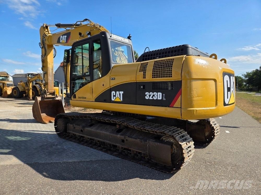 CAT 323DL Bandgrävare