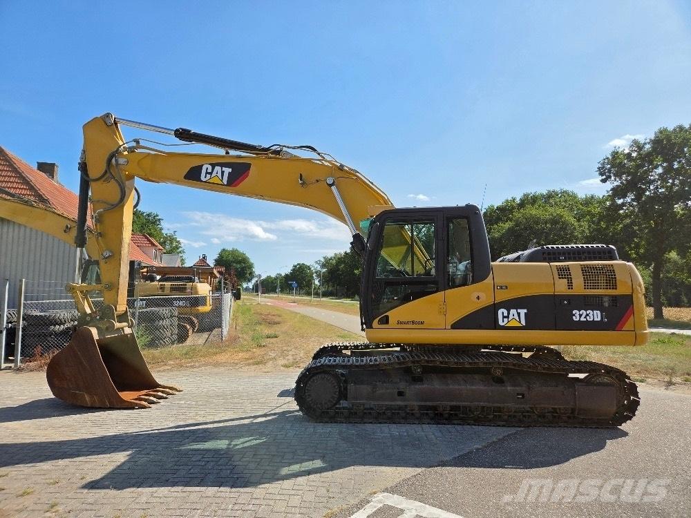CAT 323DL Bandgrävare