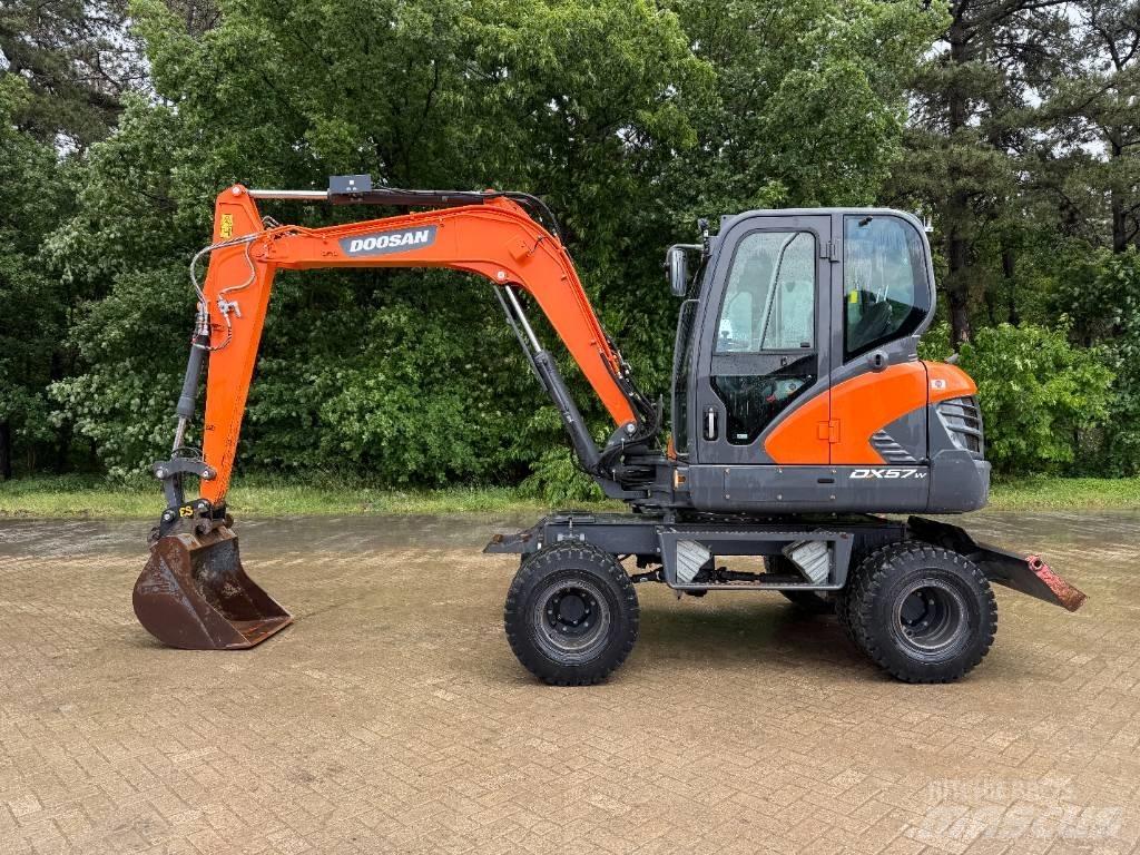 Doosan DX 57 W Hjulgrävare