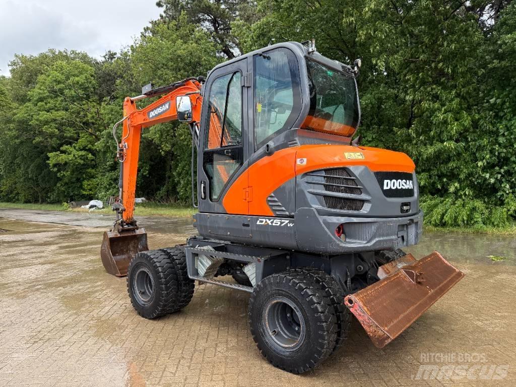 Doosan DX 57 W Hjulgrävare