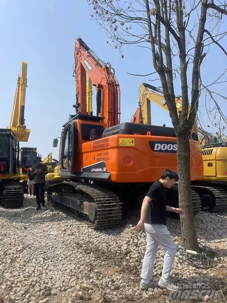 Doosan DX 225LC-9C Bandgrävare