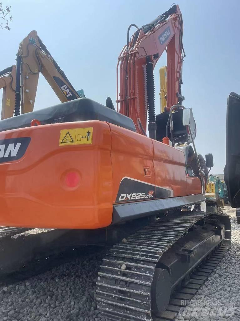 Doosan DX 225LC-9C Bandgrävare