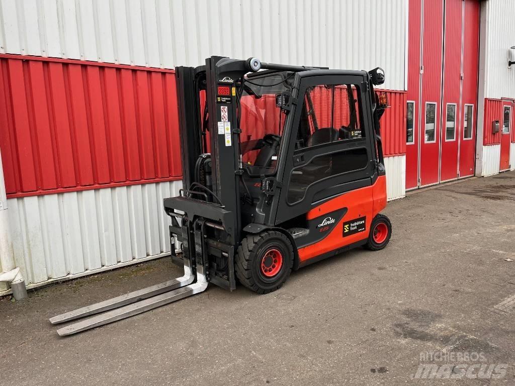 Linde E 25 Elmotviktstruckar