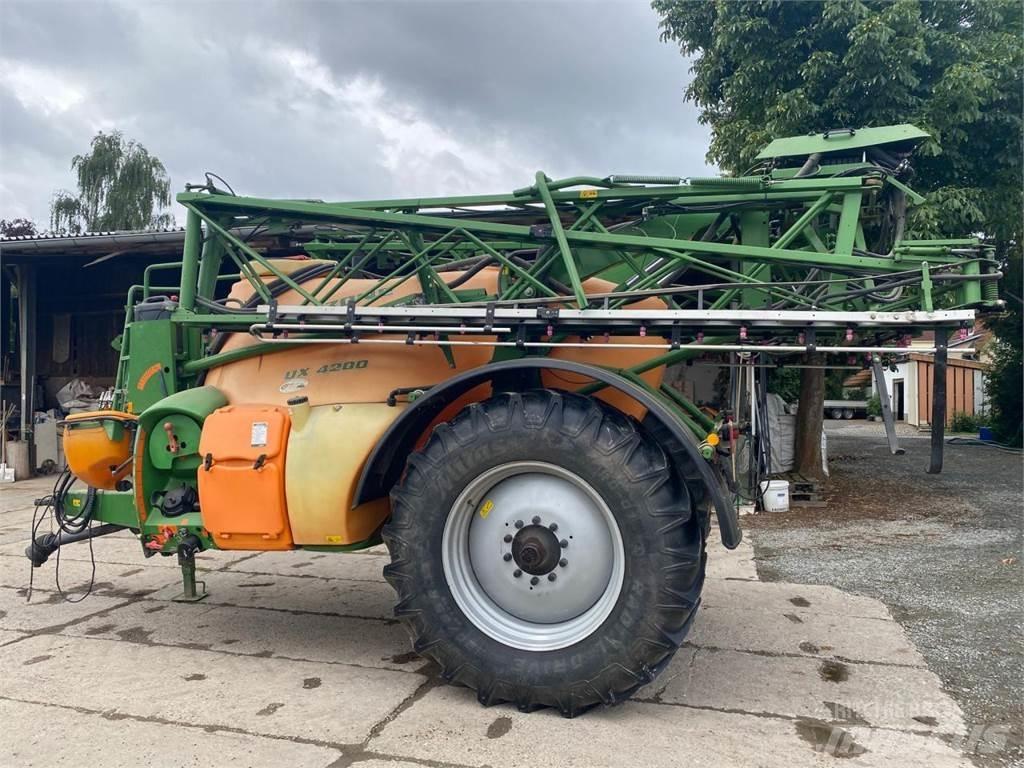 Amazone UX 4200 Dragna sprutor
