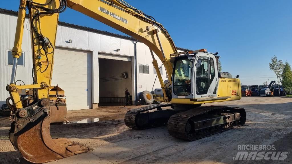 New Holland E 215 B Bandgrävare
