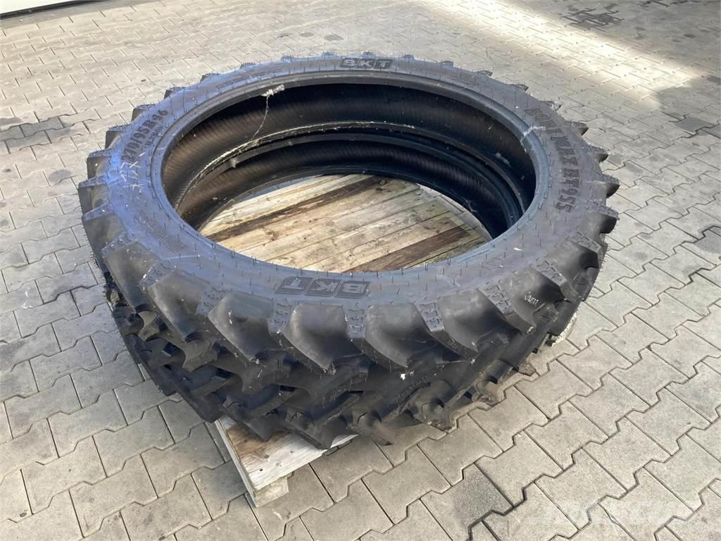 BKT 270/95R46 Däck, hjul och fälgar