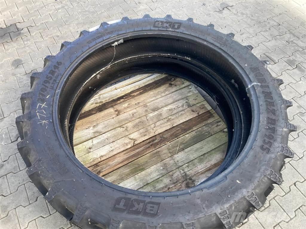 BKT 270/95R46 Däck, hjul och fälgar