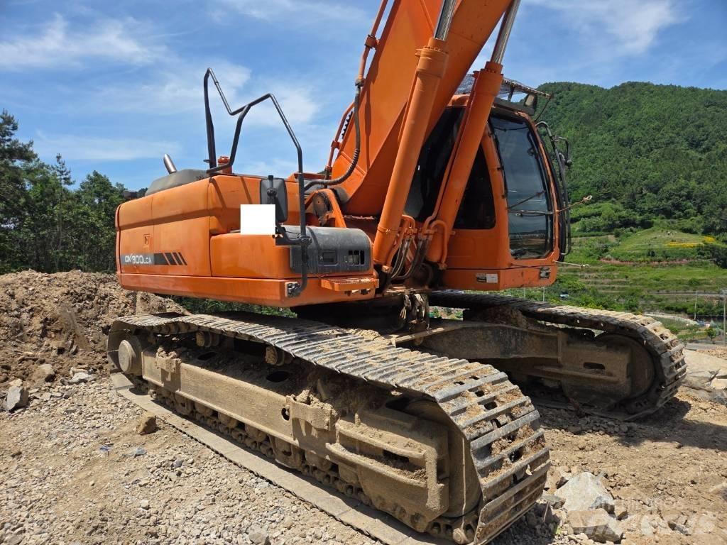 Doosan DX 300 LCA Bandgrävare