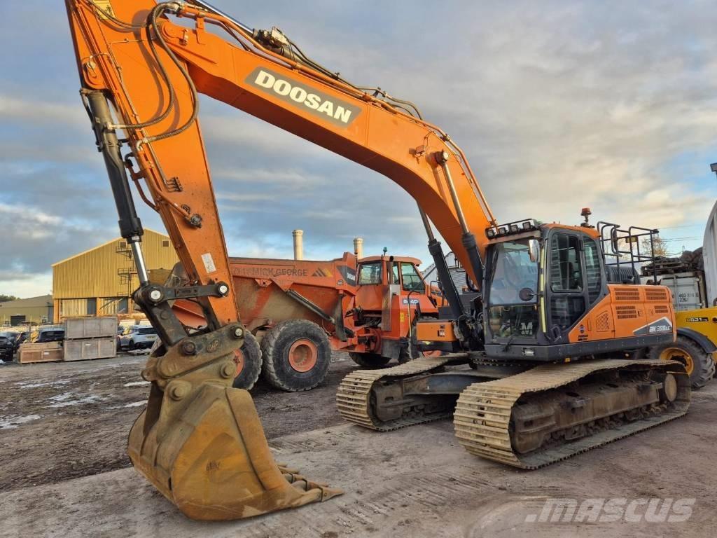 Doosan DX 300 LC 5 Bandgrävare