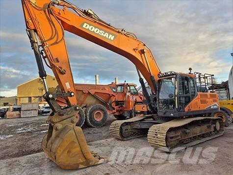 Doosan DX 300 LC 5 Bandgrävare