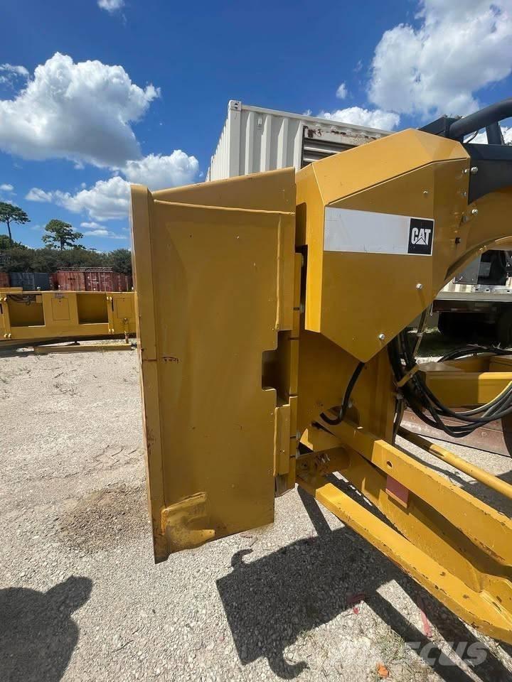 CAT 140 M 2 Väghyvlar