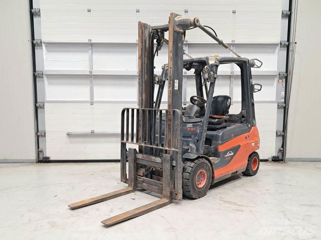 Linde E30-01 Elmotviktstruckar