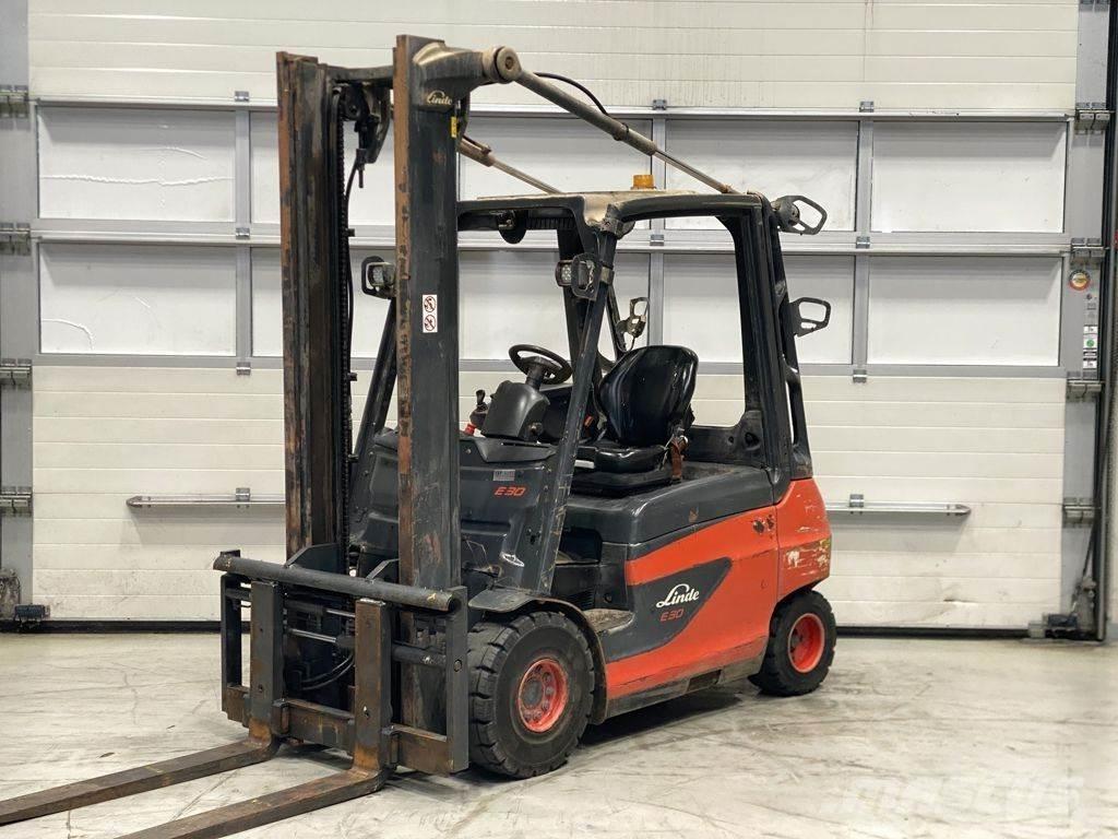 Linde E30-01 Elmotviktstruckar