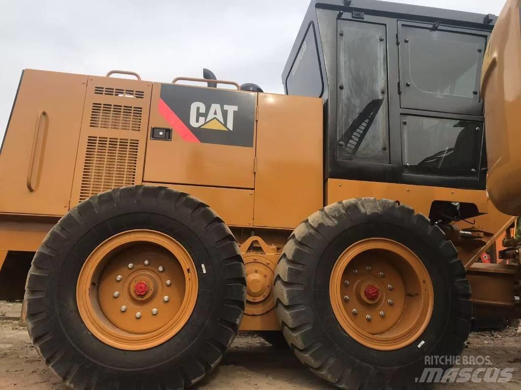CAT 140k Väghyvlar