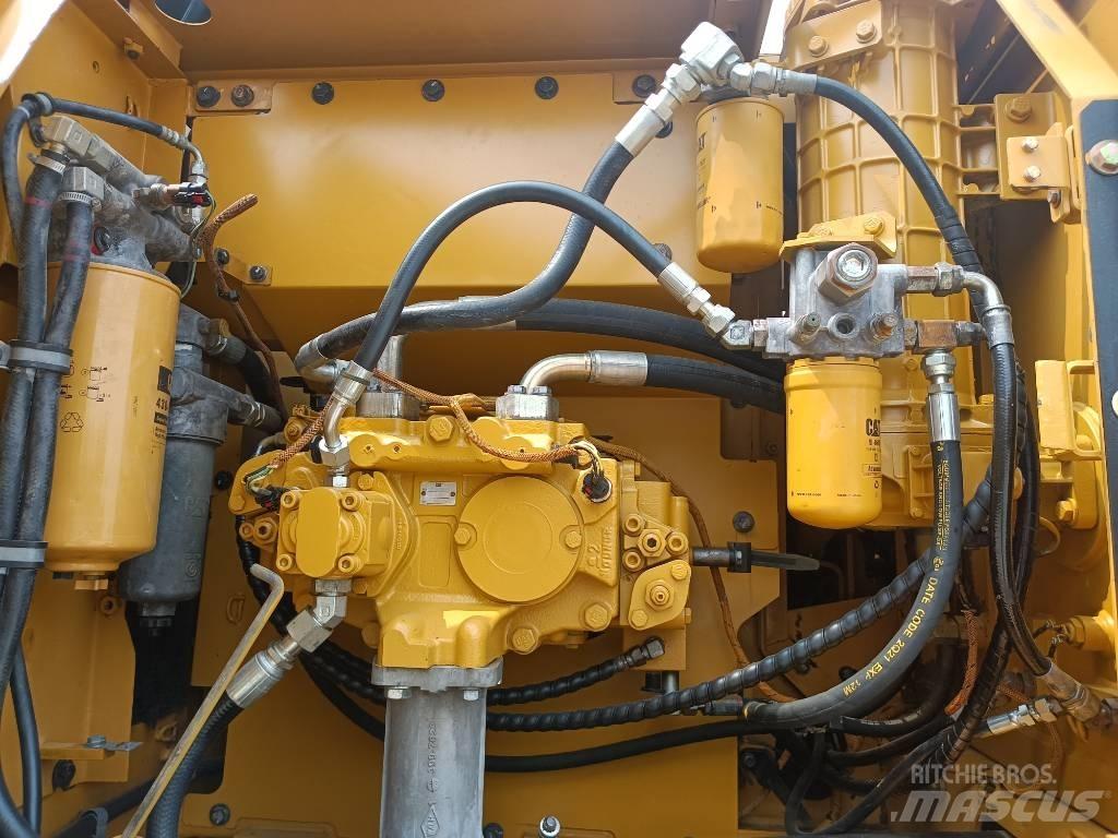 CAT 323D2L Bandgrävare
