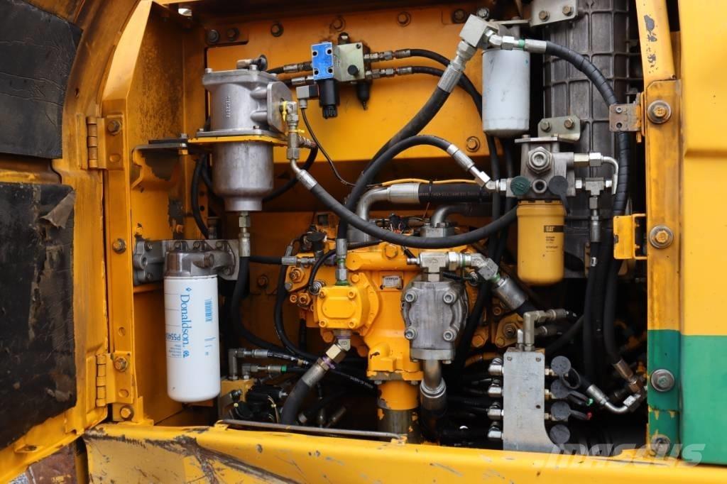CAT 323 D Bandgrävare