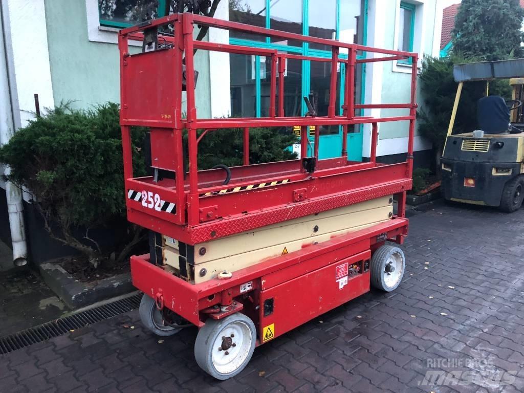 JLG 2030 F3    V-3409 Personhissar och andra hissar