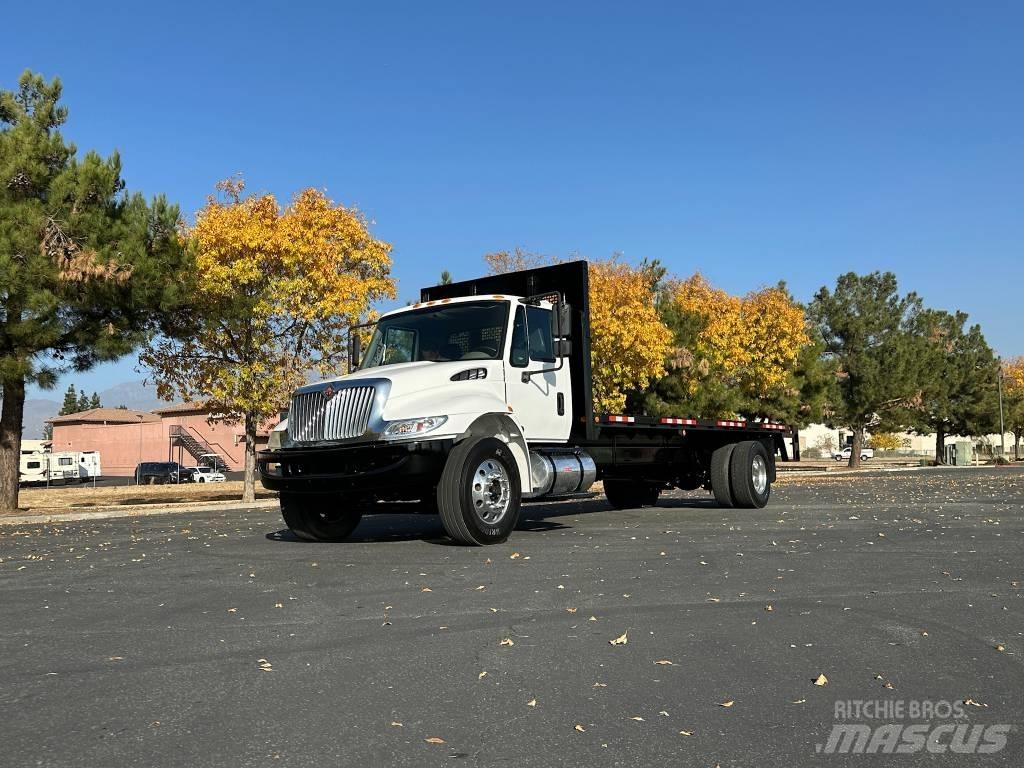 International 4300 Flakbilar