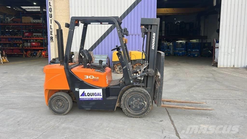 Doosan D 30 G Dieselmotviktstruckar